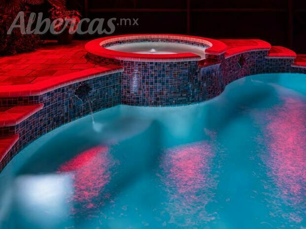 Piscina con jacuzzi incluido 